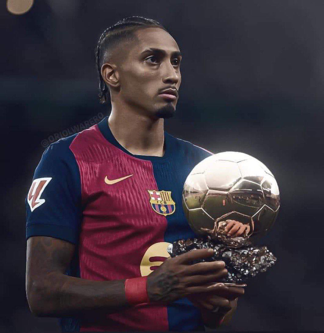 CuentaMister's tweet photo. Raphinha con 20 goles y 10 asistencias, está a solo 4 goles de igualar los 24 goles y 10 asistencias por los que el Estado madrileñí exigía Balón de Oro para Vinicius la pasada temporada.

Espero que si Raphinha anota 4 o más goles y asistencias, también exijan con la misma fuerza el Balón de Oro para él ¿no?