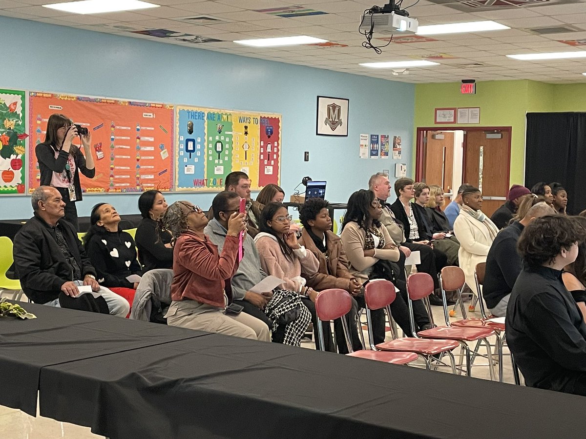 MtVernonMiddle's tweet photo. Congratulations to 37th class of MVMS Boosters.  With an overall GPA of 3.29 we are so proud of you and your accomplishments.  Off to High School!!!  @And_Johnson1 @WCPSS @NorthwestWCPSS @seydric7 https://t.co/3HHsaMQ4ka