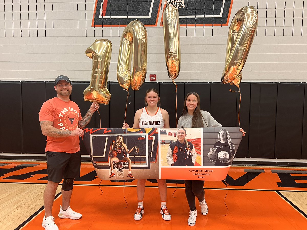 Congratulations to Riley Stigler for joining the 1000 point club during tonight’s game against York Catholic!