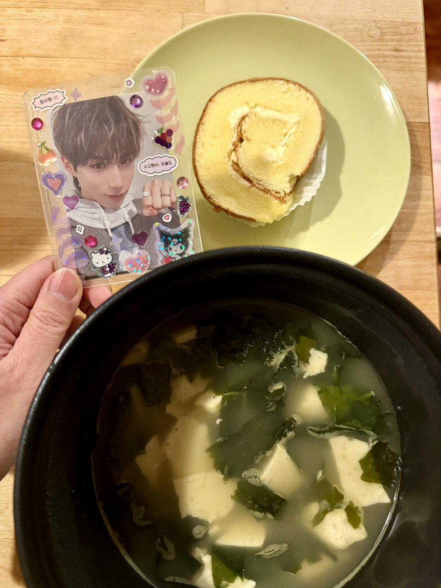 시온이의 생일 Todo List
1.시온이 같은 자켓과 셔츠 입슴
2.Olu 가지고 함께 wicked 영화 잘 봤음
3.미역국과 케이크 맛있게 먹었음

생일 축하해 💜🐶

#우리의_파퓰러_시온아_생일축하해 #POPULAR_XION_DAY 
#시온이의_생일_TodoList