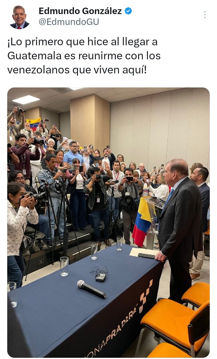 A donde quiera que va, <a href="/EdmundoGU/">Edmundo González</a> lleva ilusión a la diáspora venezolana.
¡Cuántos deseos tienen miles de volver a su país para hacerlo florecer!
Ojalá logren su sueño en este 2025. #VenezuelaLibre