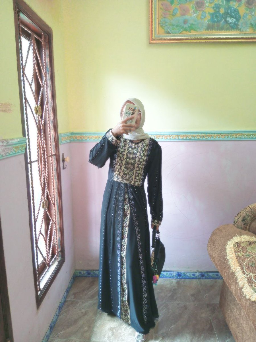 kartuqz's tweet photo. 🍁 Rekomendasi Abaya 🍁

Jadi tuh kemaren aku nyoba beli abaya di oren, liat riview sama mantengin live mereka kok bagus gt yah. jadilah beli karena harganya jg under 200rb woi njirlah. https://t.co/h2WiKzCQY7