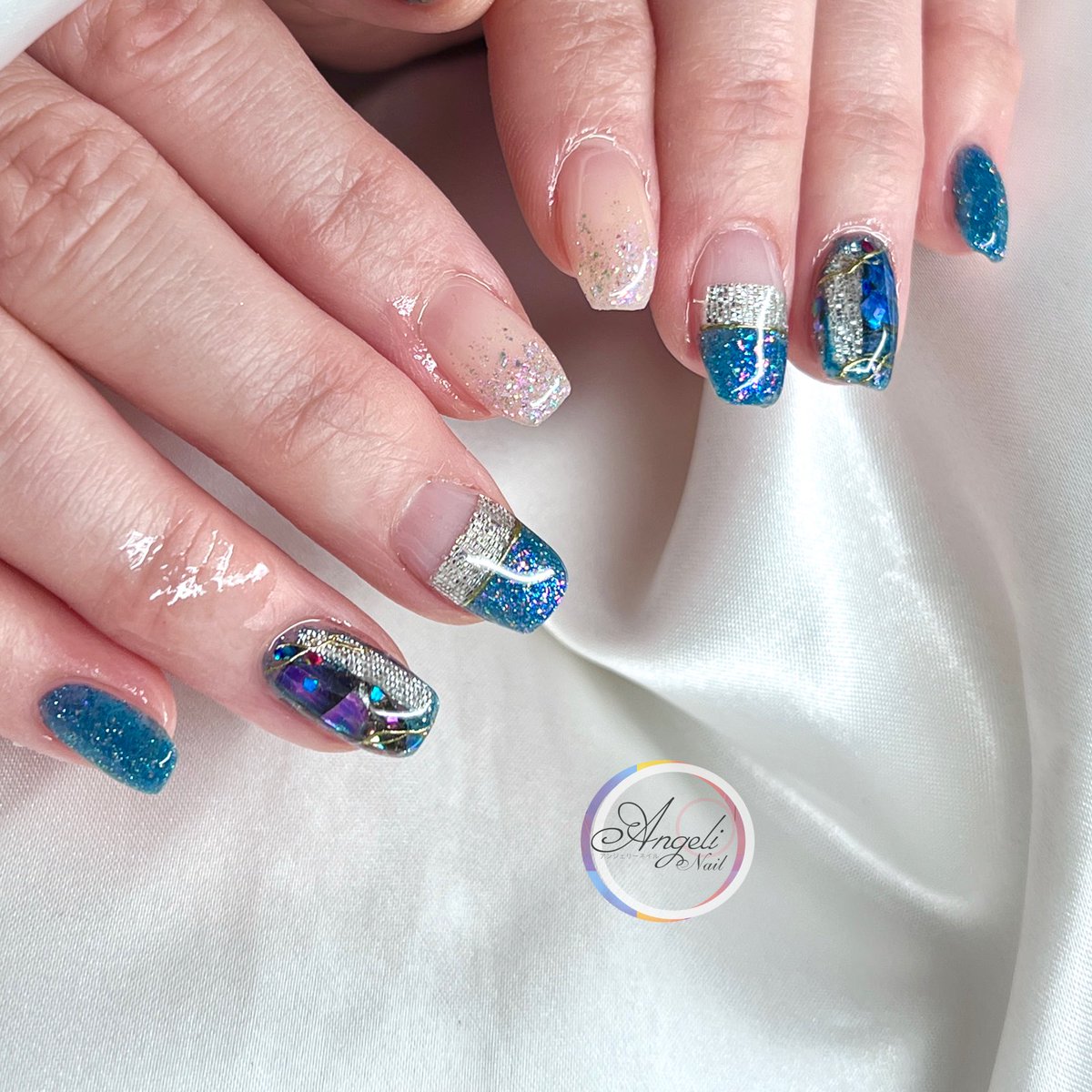 Noa_nail's tweet photo. 職人さんが手作りした本物の螺鈿彩や西陣箔を使用して、デザインしています。

#冬ネイル #伝統工芸ネイル #北広島市 https://t.co/GiSyb4vOAn