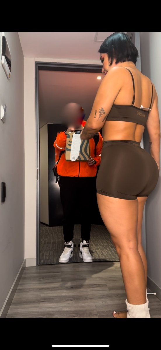 ThingsWeDo4Lo's tweet photo. For adults only 🔞 🥒

See how allowed the delivery guy give collect hot doggy after delivery service .
Watch here 👉 https://t.co/7JfXXLWSTM

#BaltasarEngonga #Yahweh #BBMzansi #EquatorialGuinea LGBTQ #XPrediction Diplomatic https://t.co/G4ORR3Fa5n
