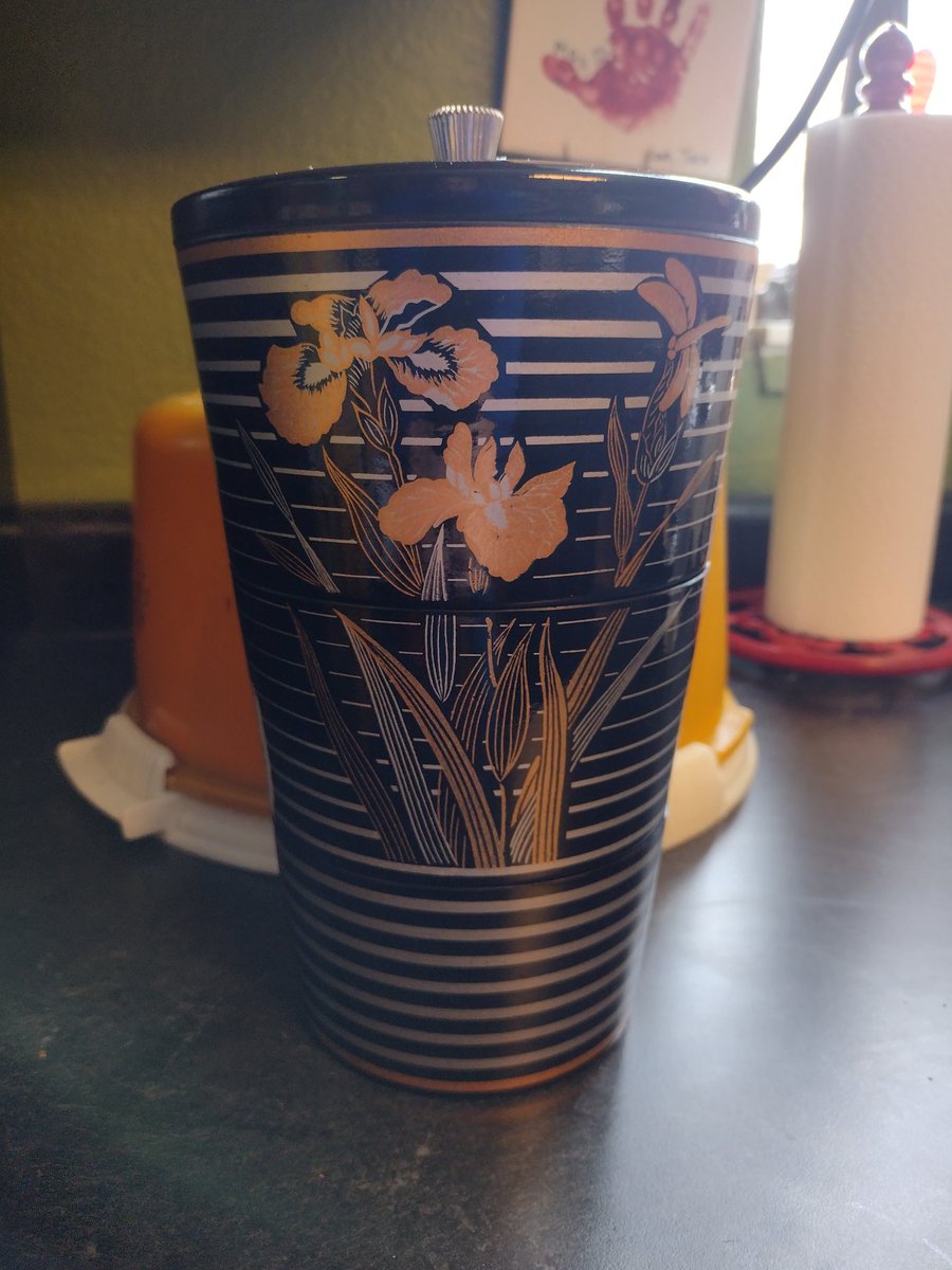 DannyFantod's tweet image. Wife came up with this vintage stacking canister set for snacks. Pretty cool. 
#Vintage #Pickers