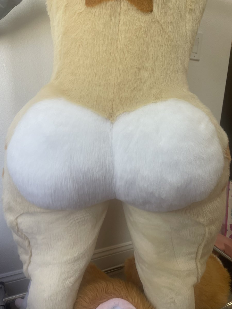 Guys…the most perfect fursuit butt
