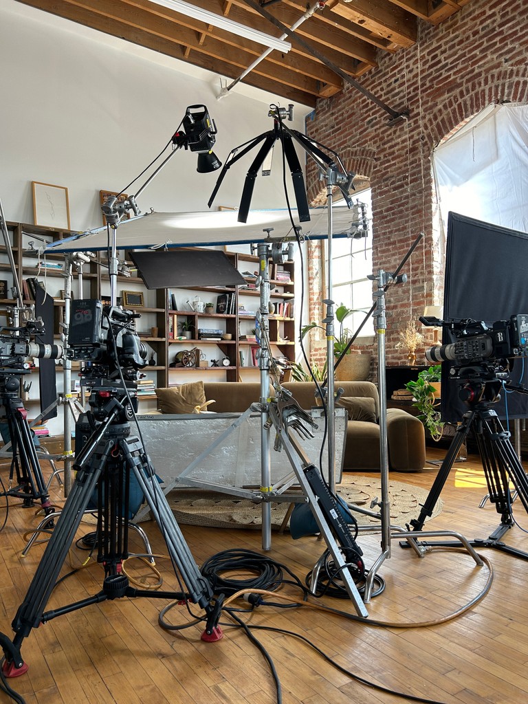 ComplexlyMedia's tweet photo. Just a few weeks away from the first episode of Ask Hank Anything coming January 29th (and the last Wednesday of every month after that)! 

Which guest do you think asked about carrier pigeons? 

#askhankanything #interviewshow https://t.co/6LVsu2j6Jw