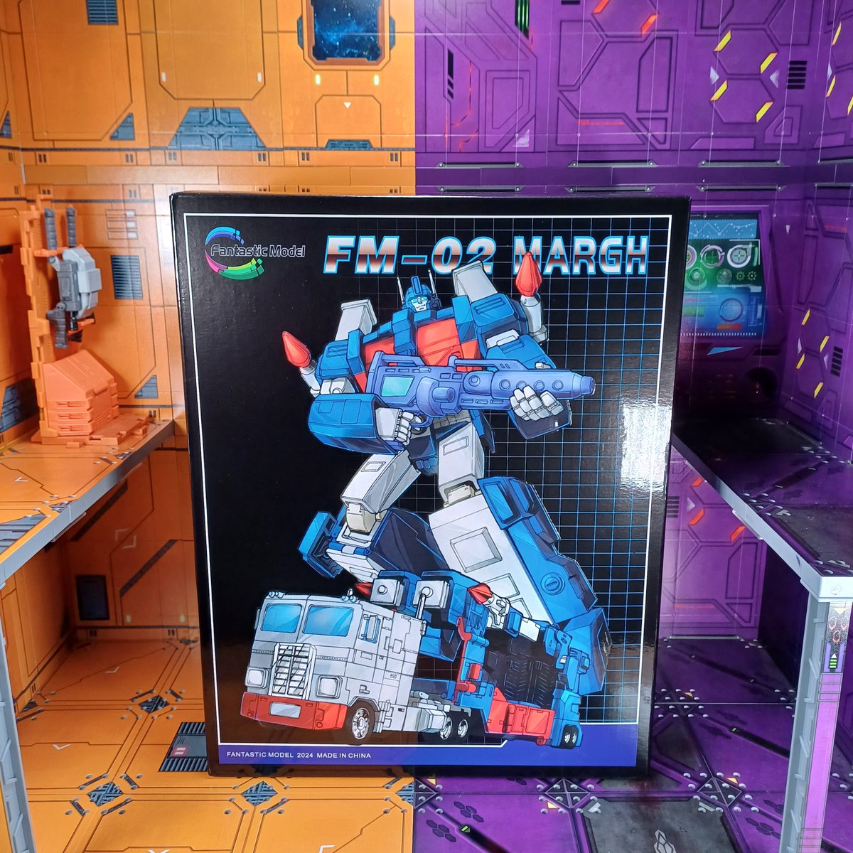 Kureigu8's tweet image. 1/3 Had a quick look at Margh. No waist articulation is a bit crap and the ankle pivot is a tad loose. 
#Transformers #FantasticModel  #FansToys #Margh #UltraMagnus