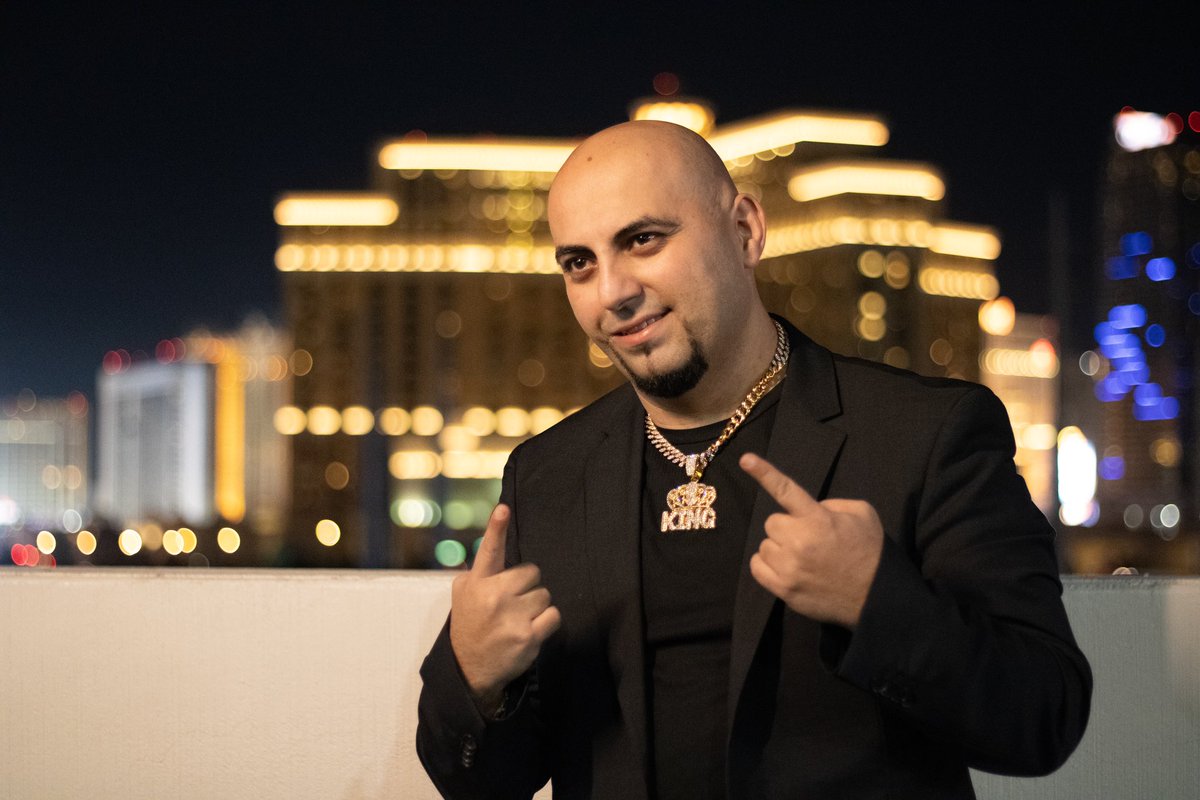 DarkshadowX66's tweet photo. You won't believe what went down on the set of the "King of Las Vegas" music video! Get ready for an exclusive look behind the scenes with !
#darkshadowx #fyp #music #behindthescenes https://t.co/hxTpwojsTM
