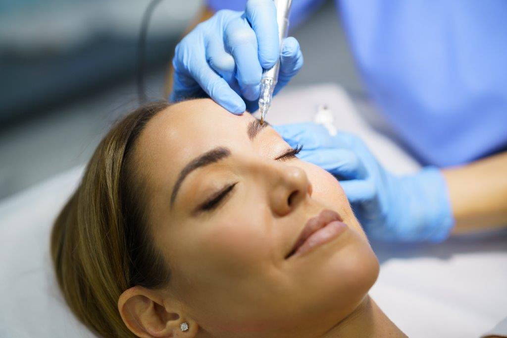 HildePeer's tweet photo. Gelifte wenkbrauwen met als techniek permanente make-up of microblading of powderlook. Voor een verfijnde look en jaren comfort om niet meer zelf te hoeven macquilleren https://t.co/d5m879gnDN

#hildevanpeer #permanentemakeup #microblading #powderbrows #Beautysalon https://t.co/P77a3vwTTd