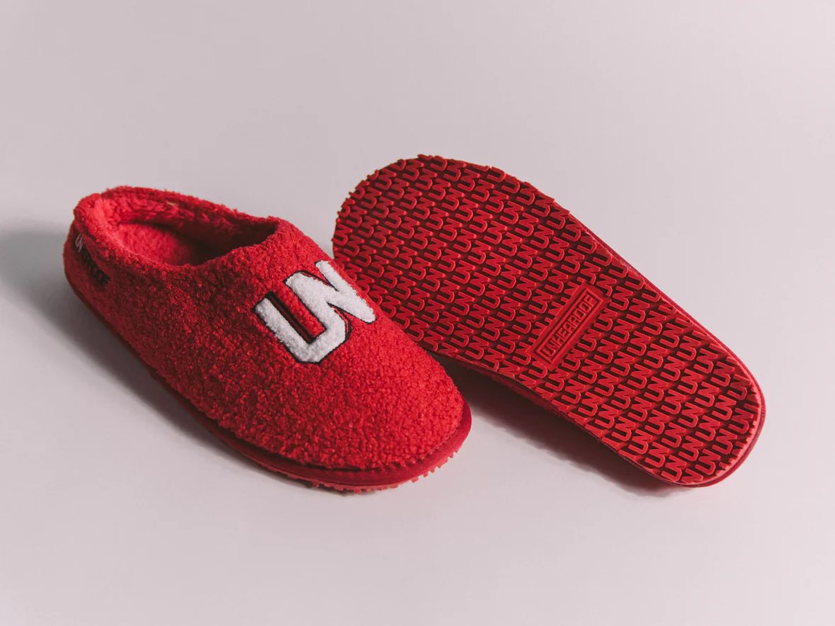 unheardofbrand's tweet image. Kanye did it for $20, so we’re gonna do it for $20! Our #UNHEARDOF slippers are now on sale for $20!!!! Hit the link to shop now unheardofbrand.com/search?q=Slipp…