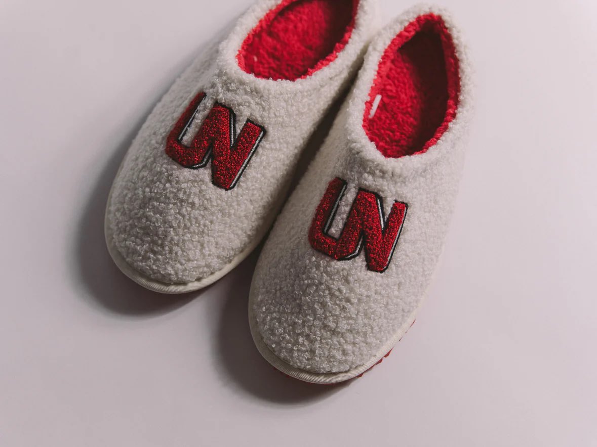 unheardofbrand's tweet image. Kanye did it for $20, so we’re gonna do it for $20! Our #UNHEARDOF slippers are now on sale for $20!!!! Hit the link to shop now unheardofbrand.com/search?q=Slipp…