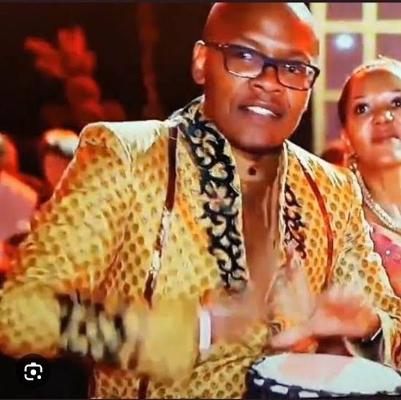 g_mapaya's tweet image. The Guptas were cruel. They made Jimmy Manyi to wear a Gold suit and play the drum all day at the Gupta wedding in Suncity. Jimmy can do anything for money