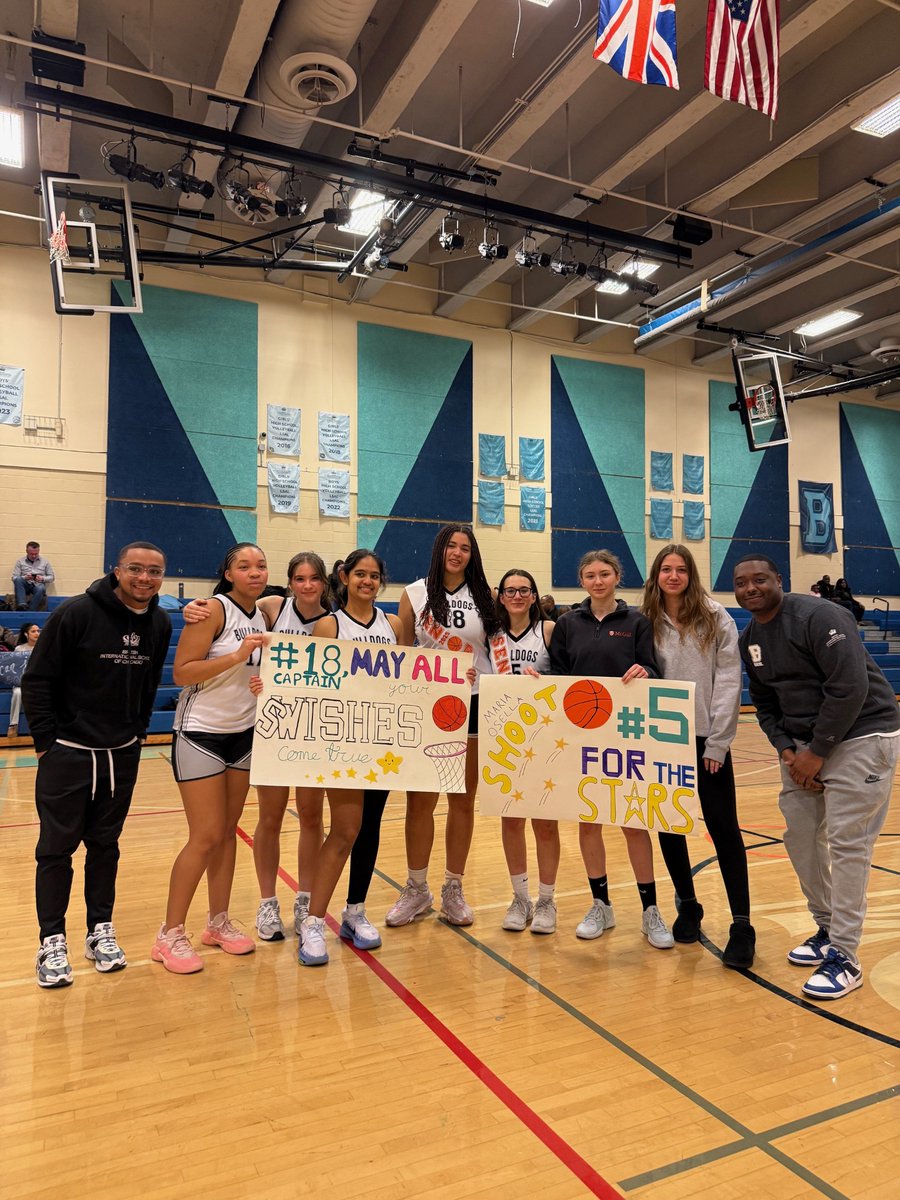BISCSouthLoop's tweet image. Monday was a special night as we honored our 3 incredible seniors! We celebrated their hard work and dedication with a special ceremony between the games. Thank you for all you've contributed to our team and school! #SeniorNight #ClassOf2025
#CreateYourFuture #Collaborative