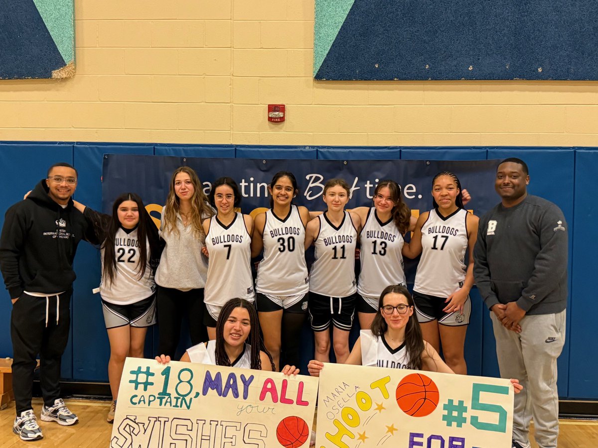 BISCSouthLoop's tweet image. Monday was a special night as we honored our 3 incredible seniors! We celebrated their hard work and dedication with a special ceremony between the games. Thank you for all you've contributed to our team and school! #SeniorNight #ClassOf2025
#CreateYourFuture #Collaborative