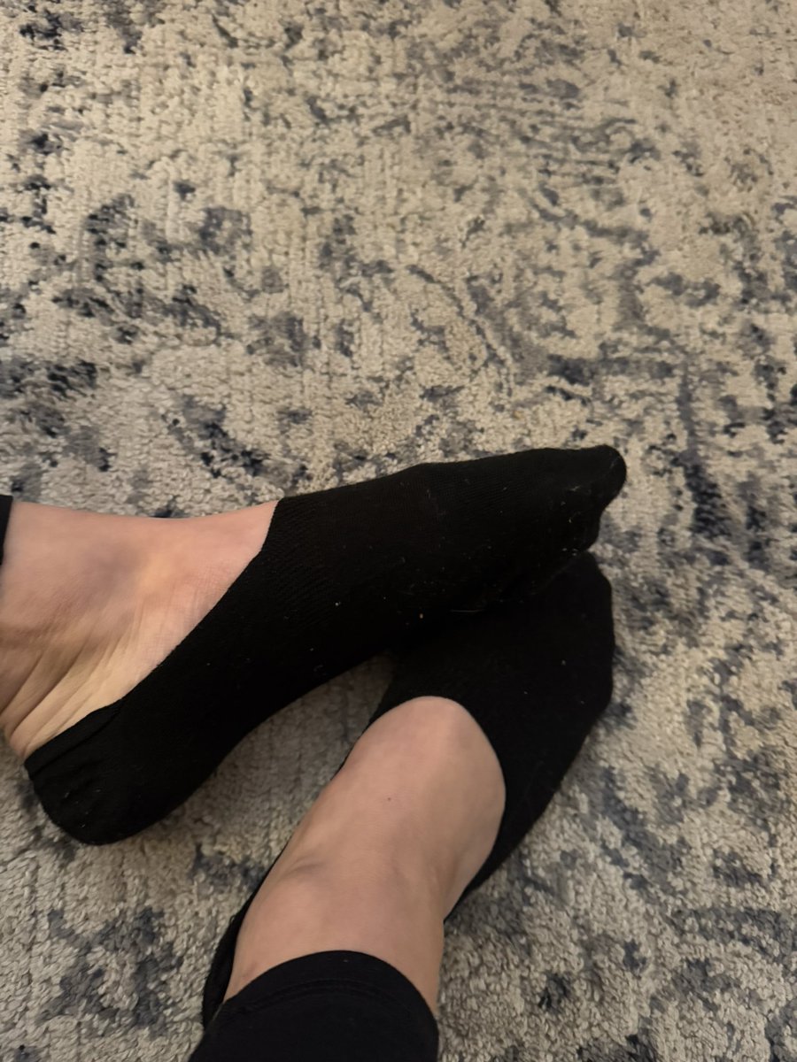 Lexis2feet's tweet photo. Sweaty smelly socks from my workout session, this is what you’re worth to me 

#brat #sellpics #feet https://t.co/M8xD0VbbWm