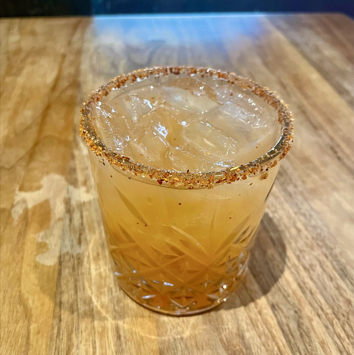 New year, new cocktails! 🍹🍸️

SPICY GINGER PALOMA // blanco tequila | grapefruit | fresh lime | ginger beer | jalapeño

DAQUIRI DE AÑO NUEVO // captain morgan | cinnamon schnapps | orange juice | fresh lime

#BorderGrill #mandalaybay #lasvegaslife #lasvegasfoodie