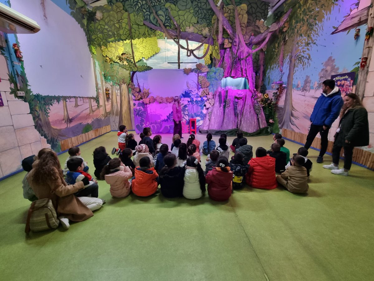 CEIPFranciscaRo's tweet photo. Los niños y niñas de 4 y 5 años han realizado una visita a la Casa del Títere en Camas.
🎭 Allí nos han enseñado los títeres de distintos lugares del 🌍 y nos han representado muchas historias con distintas técnicas: kamishibai, teatro de sombras, títeres… https://t.co/UzWBnTu1EW