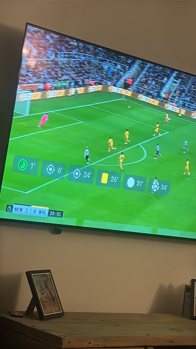 vikki_hildreth's tweet photo. @discoveryplus any idea why I have this on my screen when watching football. I’ve come out of app and back in, it’s still there https://t.co/l4B58FLYqp