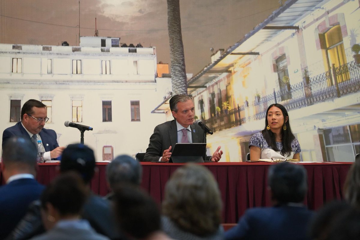 giolepri's tweet photo. Puntos clave para seguir con la tradición de protección en 🇲🇽:

➡️ Fortalecer a la @comar_sg
➡️ Alternativas migratorias
➡️ Apoyo estatal para integrar a personas refugiadas
➡️ Garantizar rutas de atención y protección para población desplazada interna

#PlanNacionalDeDesarrollo https://t.co/xxl7DTLPxz