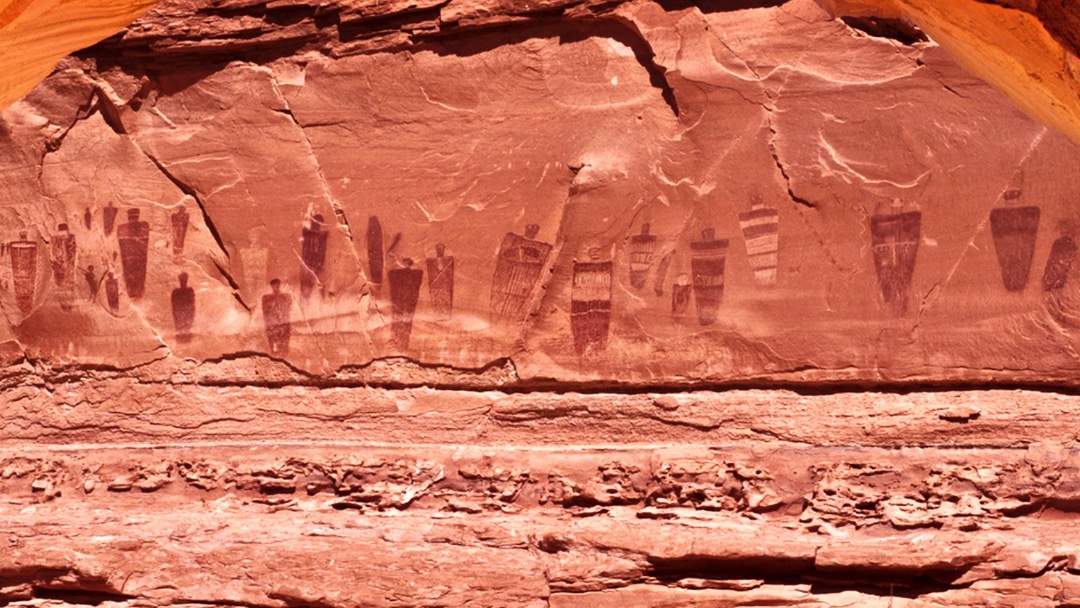 HelpWithMeds's tweet image. Utah’s petroglyphs and pictographs are more than ancient artwork etched and painted onto stone—they are timeless stories, spiritual landmarks, and messages from those who walked this land long before us.