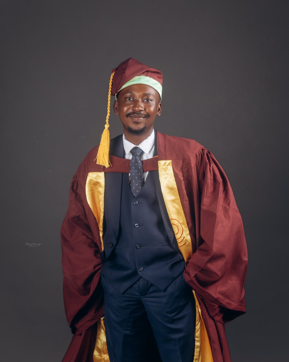 Tobilobaoguns's tweet photo. Bsc. Electrical / Electronics Engineering. Remain small make Unilag take my life😔😂 https://t.co/Ps2Z036kYG