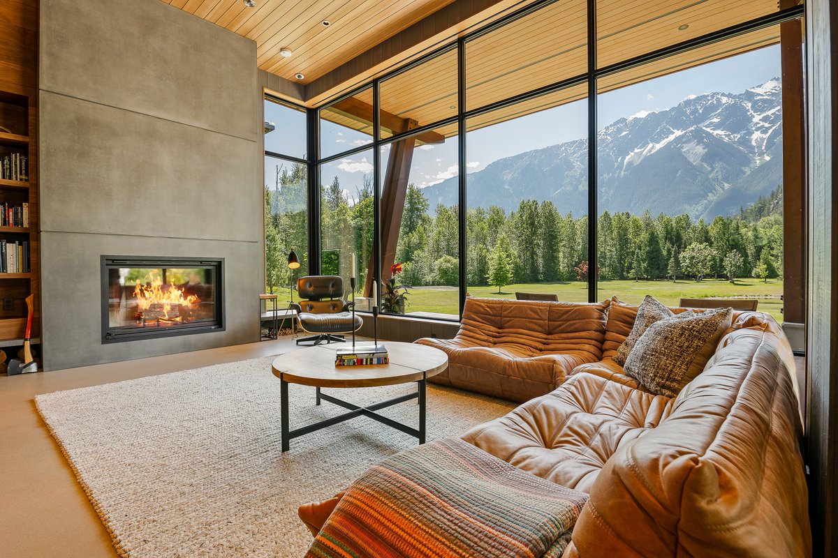 Zillow Gone Wild 🏡 tweet media