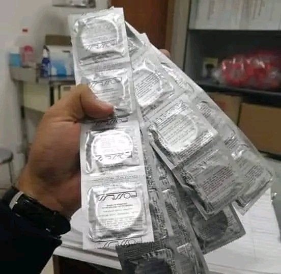 Se llaman condones y se ponen en el pene . Pa que no andes llorando por dar 200 mil al mes bastardo qlo...