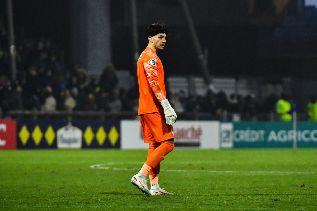 Ronan Jay, gardien de Bourgoin-Jallieu (N3) qui a éliminé Lyon en Coupe de France 🇫🇷 :

« 𝗝𝗲 𝘀𝘂𝗶𝘀 𝗲́𝘁𝘂𝗱𝗶𝗮𝗻𝘁, 𝗷𝗲 𝘀𝘂𝗶𝘀 𝗲𝗻 𝗮𝗹𝘁𝗲𝗿𝗻𝗮𝗻𝗰𝗲 𝗺𝗼𝗶. 

𝗗𝗲𝗺𝗮𝗶𝗻 𝗺𝗮𝘁𝗶𝗻 𝟴 𝗵𝗲𝘂𝗿𝗲𝘀 𝗲𝘁 𝗱𝗲𝗺𝗶 𝗲́𝗰𝗼𝗹𝗲. » 😭😭

🎙️ <a href="/AfterRMC/">After Foot RMC</a>