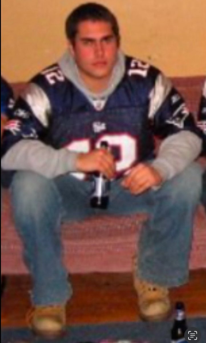 NFL_DovKleiman's tweet image. 𝗧𝗥𝗘𝗡𝗗𝗜𝗡𝗚: A photo of Barstool&apos;s Big Cat in college...