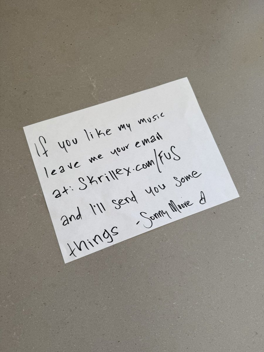 Skrillex's tweet photo. https://t.co/SRF8rXZaL1 https://t.co/rmrSb5Ie5L