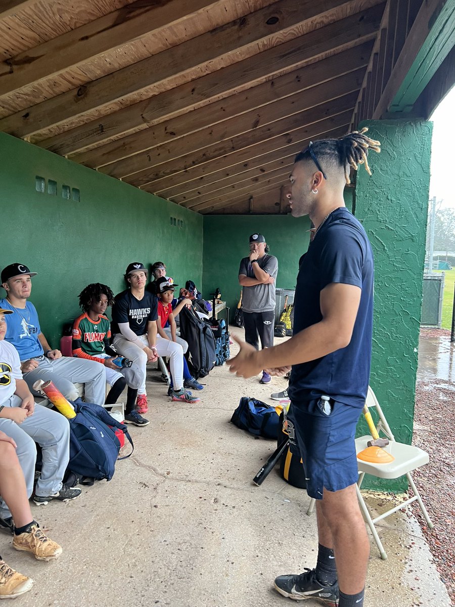 You never know who will show up to work with our players at our <a href="/GraveyardOF1/">Graveyard Mentality</a> training camps Appreciate <a href="/SheffieldJaden/">Jaden Sheffield</a> for swinging by working with our players at Florida camp.