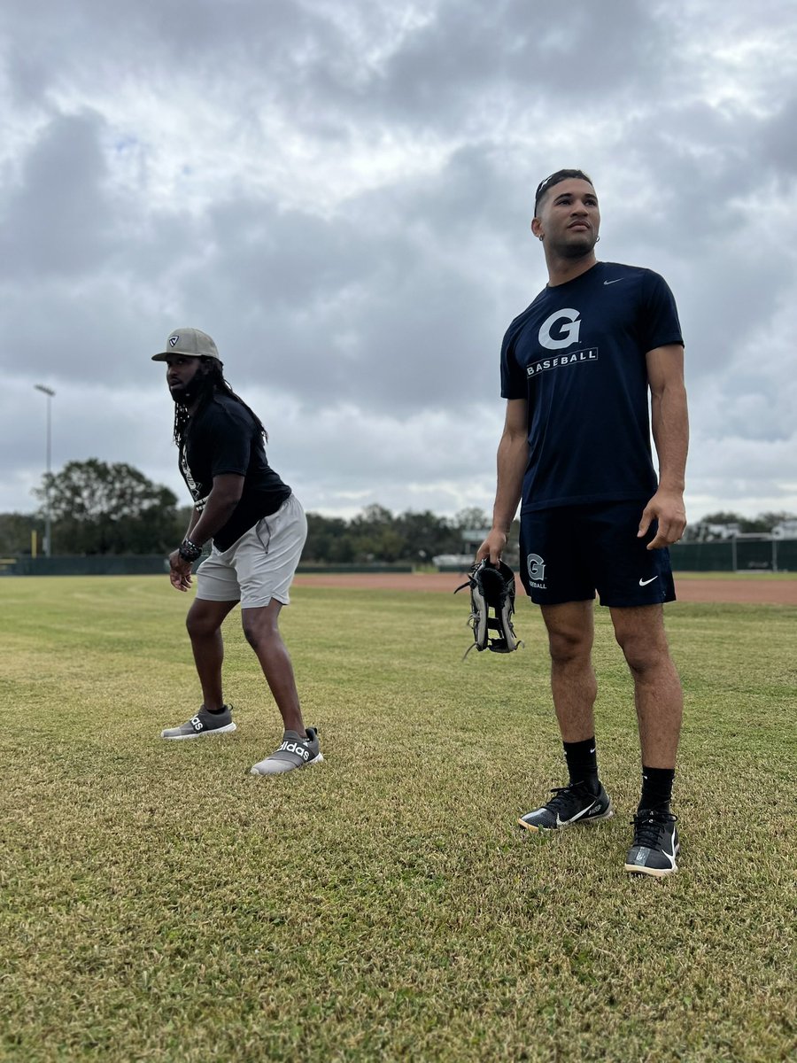 CoachButler42's tweet photo. You never know who will show up to work with our players at our @GraveyardOF1 training camps Appreciate @SheffieldJaden for swinging by working with our players at Florida camp. https://t.co/pn0pWlIl13