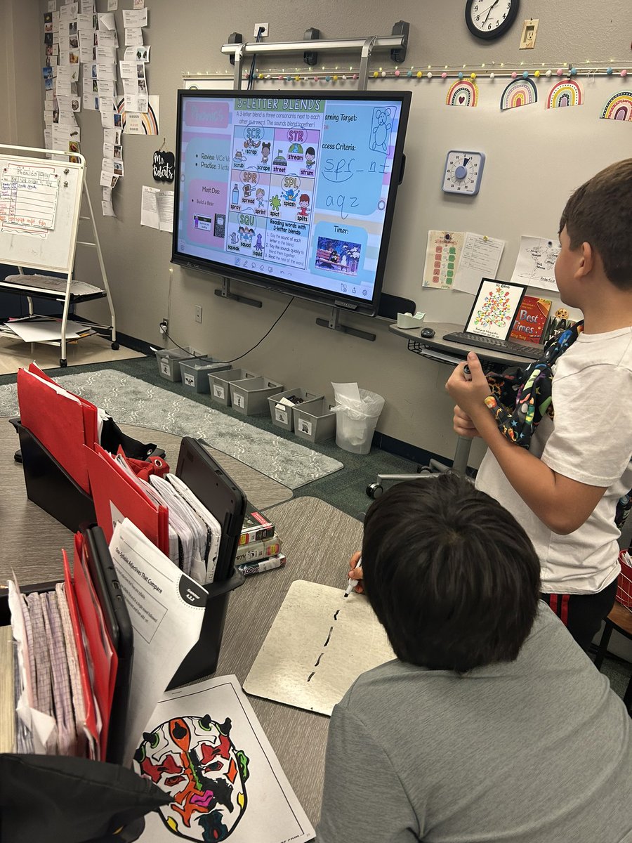 Reviewing encoding with 3 letter blends for a few minutes as a brain break. These 3rd graders loved playing build a bear to practice writing out every sound they hear and looking for phonics skills! #tesleads