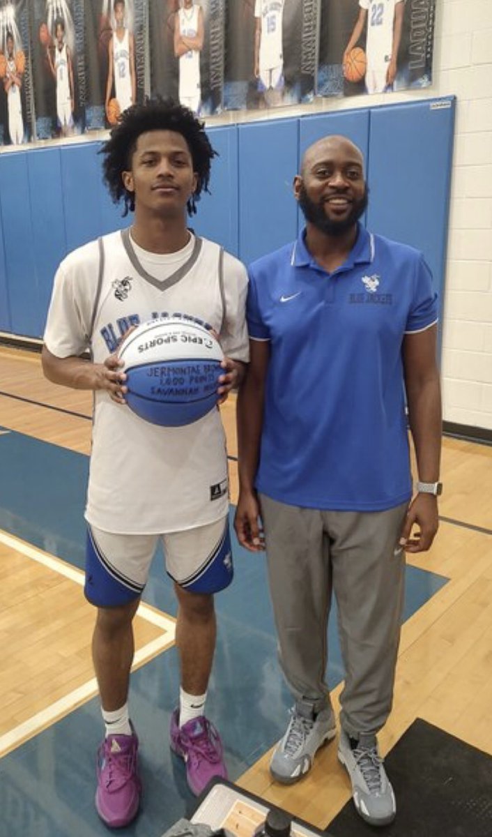 Jermontae Brown of Savannah High reached the 1,000 point career milestone in a win over Metter last night ⁦<a href="/jermontaebrown/">Jermontae Brown</a>⁩ ⁦<a href="/shs_bluejackets/">SHS Blue Jackets</a>⁩ ⁦<a href="/KyleSandy355/">Kyle Sandy</a>⁩