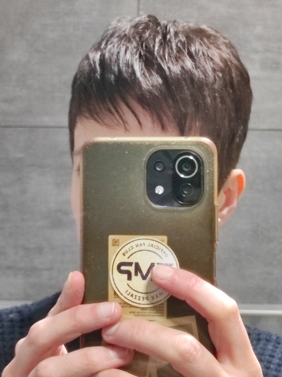 "quando una donna ha i capelli corti é perché ha una forte sicurezza di sé"
Bah...se lo dici tu...
Io é perché sono incapace nel gestirmi anche i capelli e almeno in questo, scelgo la strada più facile!
#me
#alwaysshorthair