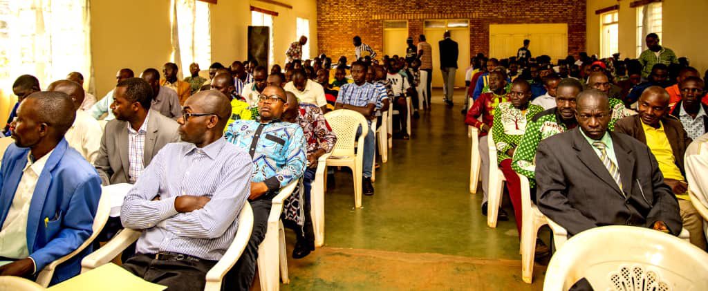 RTNBurundi's tweet photo. Le SP du CNS @iMuserem a invité l'administration à sensibiliser les jeunes à faire des activités entrepreneuriales pour avoir l'accès aux financements de @PAEEJ_Burundi ,de #BIJE ou de la @bidfburundi car le @BurundiGov a mis ces institutions à leur disposition. https://t.co/26PzWIO3JG