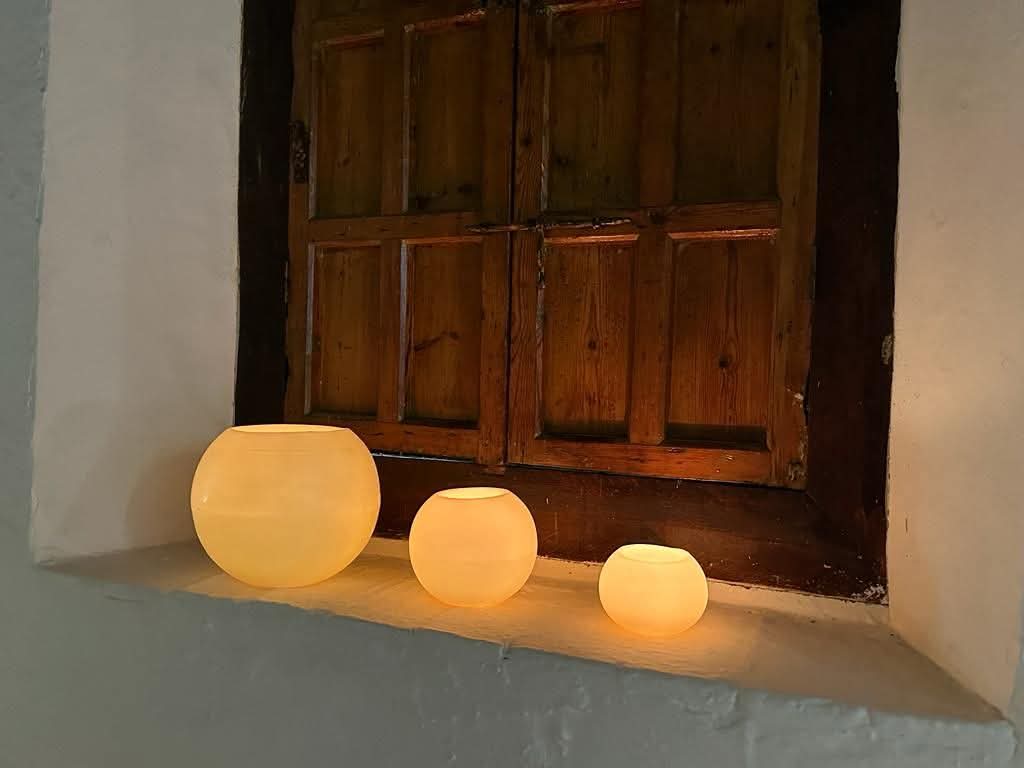 ¿Que os parecen nuestras velas semiesfericas?
°
Consultas y Pedidos⤵️
°
📲607 084 987 - 652 255 393
 📧 rogelio@lacereriadecor.com
💻 lacereriadesevilla.com
💻 artesaniacristal.com 
°
#lacereriadecor #cereríacamposríos #cristaltradicional #lacereriagrupo
