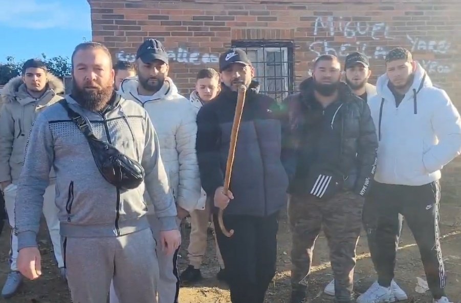 "Mañueco, somos de Castilla y León, y no queremos jurar fuerte por cuatro artículos, pero llevas desde 2020 prometiendo la Ley de Dinamización Demográfica de Castilla y León y aún estamos esperando."