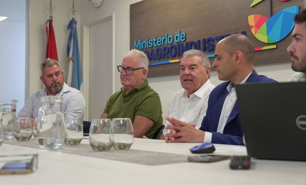 gobdecordoba's tweet photo. ➡️ En el marco del Programa de Mejoramiento de #CaminosRurales, realizaremos #obras para asfaltar el tramo comprendido entre la Ruta Provincial N°13 y el camino terciario T017-11 entre #ElFortín y #Noetinger. 🛣️
✅ Esta obra contribuirá a fortalecer el desarrollo agropecuario y la conexión entre distintas localidades de la zona y de los departamentos #SanJusto y #Unión.
Más info acá 🔗 https://t.co/DtrHy304kI
#SeguimosHaciendo #CórdobaNoPara