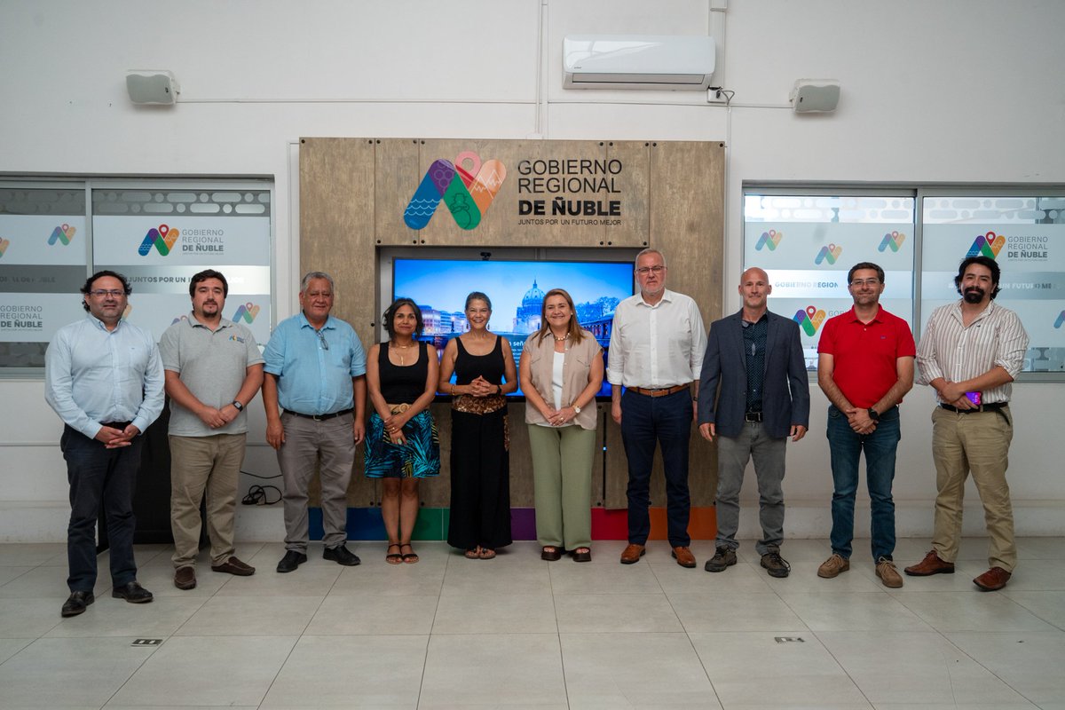 goredenuble's tweet photo. 💪Nos reunimos con @ONUChile y @FAOChile para coordinar el proyecto "𝑪𝒐𝒎𝒖𝒏𝒊𝒅𝒂𝒅𝒆𝒔 𝑪𝒐𝒏𝒆𝒄𝒕𝒂𝒅𝒂𝒔" que lideraremos desde el @goredenuble. La iniciativa busca entregar internet a localidades rurales para disminuir brecha digital y apoyarlas con nuevas herramientas https://t.co/DaRprKzYBM