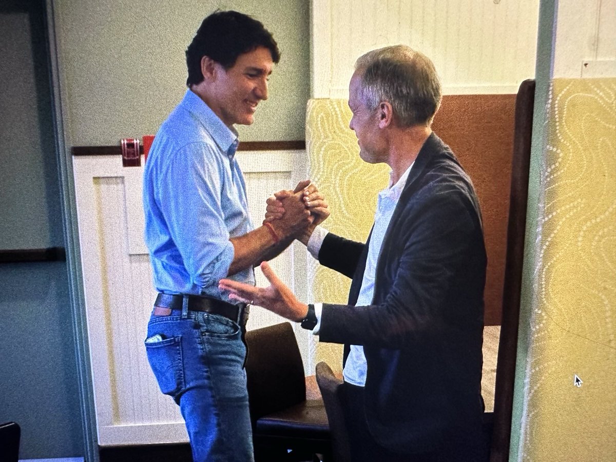 brianlilley's tweet image. Someone inside Trudeau&apos;s office sent me these photos from a secret meeting between Trudeau and Carney in recent months.
Anyone still want to dispute my reporting that Carney is Trudeau&apos;s candidate?
torontosun.com/opinion/column…