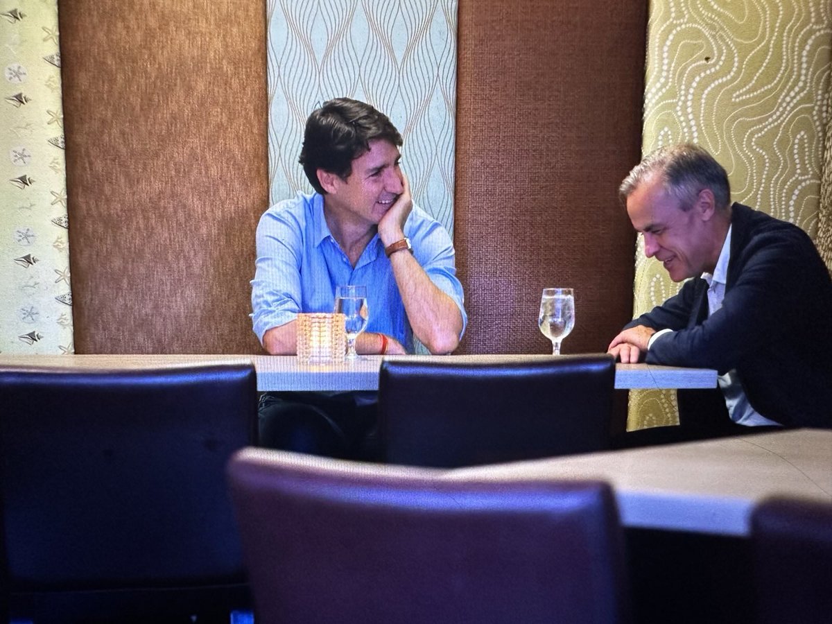 brianlilley's tweet image. Someone inside Trudeau&apos;s office sent me these photos from a secret meeting between Trudeau and Carney in recent months.
Anyone still want to dispute my reporting that Carney is Trudeau&apos;s candidate?
torontosun.com/opinion/column…