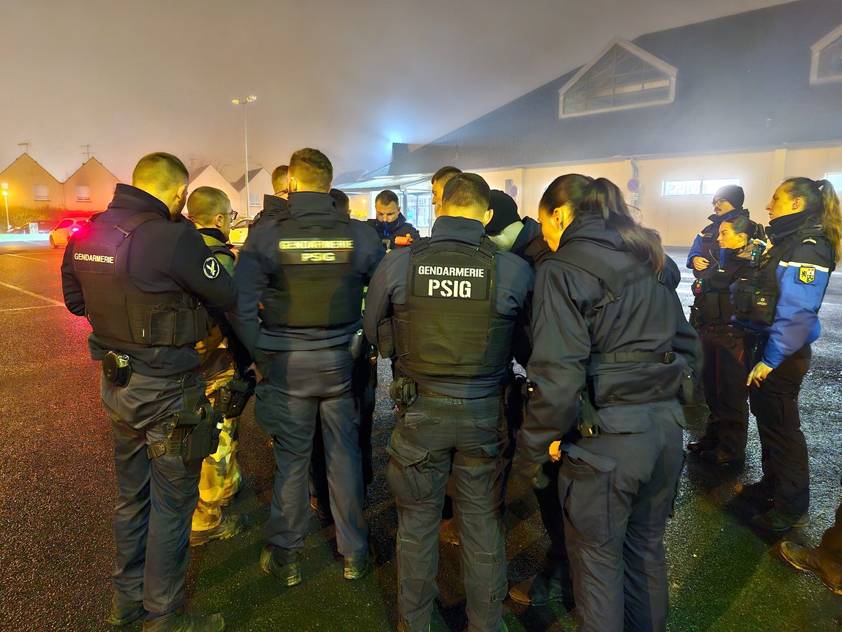 Proc_Compiegne's tweet image. Opération anti délinquance à NOYON ce soir avec la gendarmerie et le parquet de Compiègne 

2 gardes à vue dont une pour trafic de stupéfiants et blanchiment 

Merci au Commandant CHOLET et ses militaires pour les moyens engagés