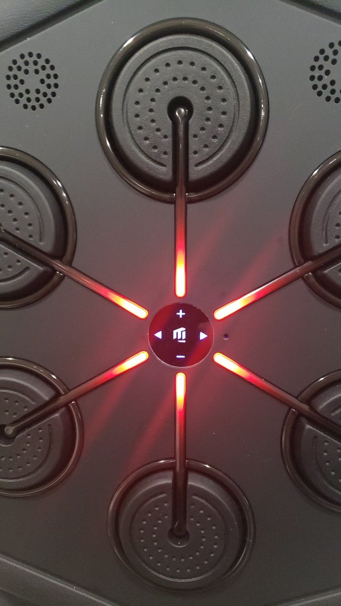 TheEndlessDark's tweet image. Lunch break from work! Time to game by working out on my boxing machine. Let's see what scores I get today!

#WorkLifeBalance #GamingCommunity #BoxingMachine #workout #DailyExercise #Progress #Competitivegamer