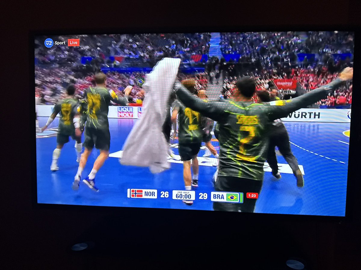 Braaaaazil! Gigantic result for Brazilian, South American and non-European handball. This is why we love the World Championship!

Such a disappointment for the Norwegian hosts!
#handball