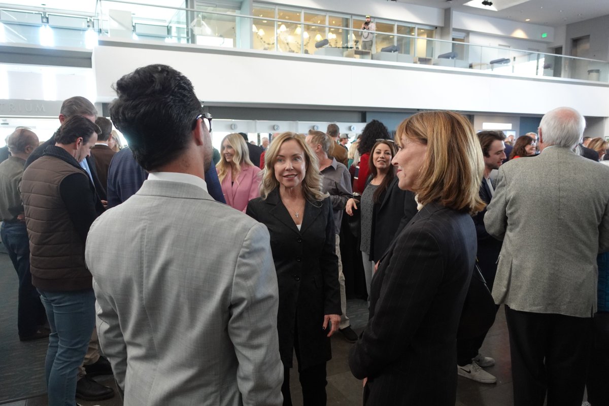 Page 38 News ™️ (@page38news) on Twitter photo Scottsdale News 🏜️📰
The City of Scottsdale Mayor and City Council Inauguration 01/14/25
Scottsdale's new Mayor, <a href="/lisaborowsky/">Lisa Borowsky</a>, chats with residents and business owners.
Additional photos & video in the Replies. 🧵👇 Scottsdale News 🏜️📰
The City of Scottsdale Mayor and City Council Inauguration 01/14/25
Scottsdale's new Mayor, <a href="/lisaborowsky/">Lisa Borowsky</a>, chats with residents and business owners.
Additional photos & video in the Replies. 🧵👇