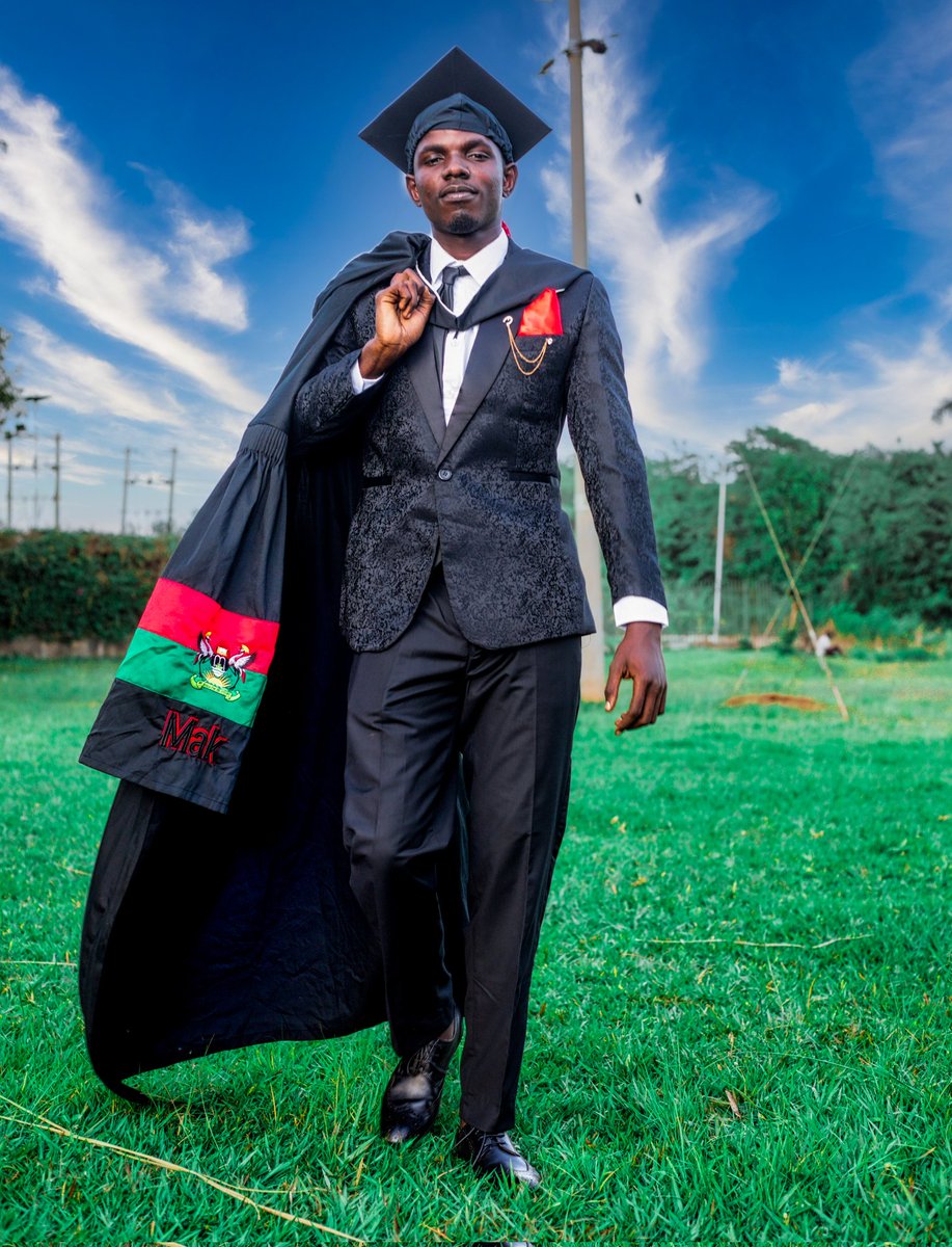 DeejaySmyle's tweet photo. Done did it ✅🎓 https://t.co/rZARlT0bg8