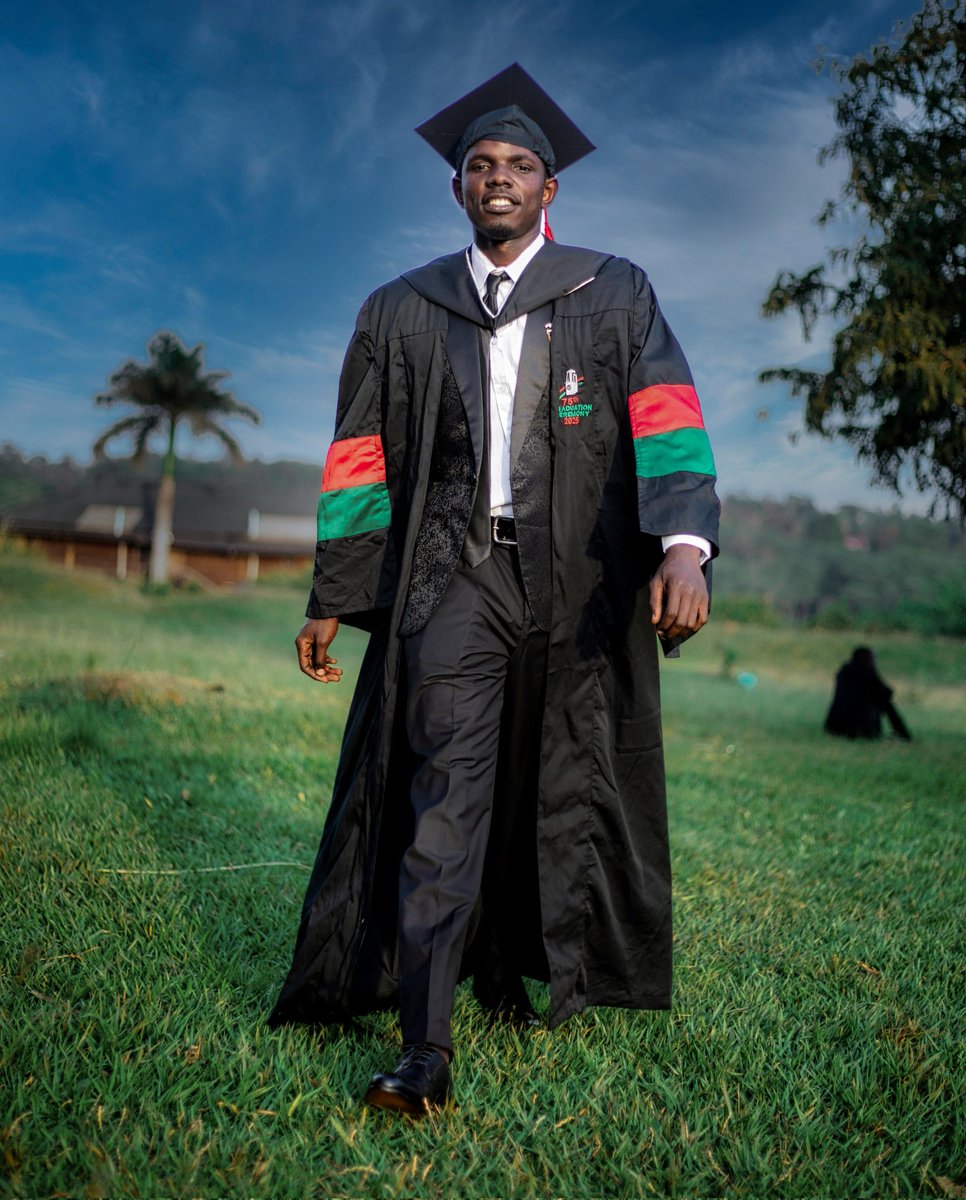 DeejaySmyle's tweet photo. Done did it ✅🎓 https://t.co/rZARlT0bg8