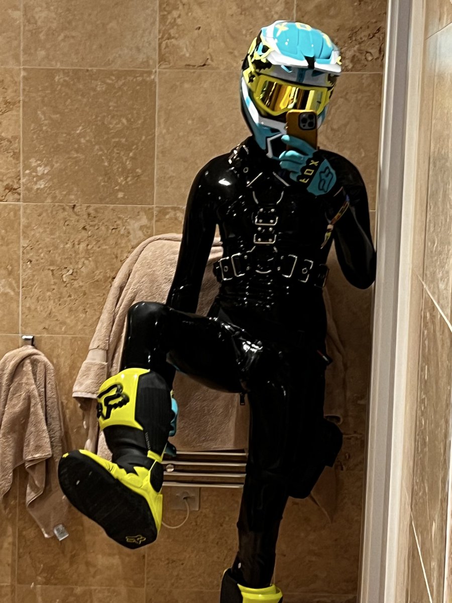 Tobirubbernobi tweet media